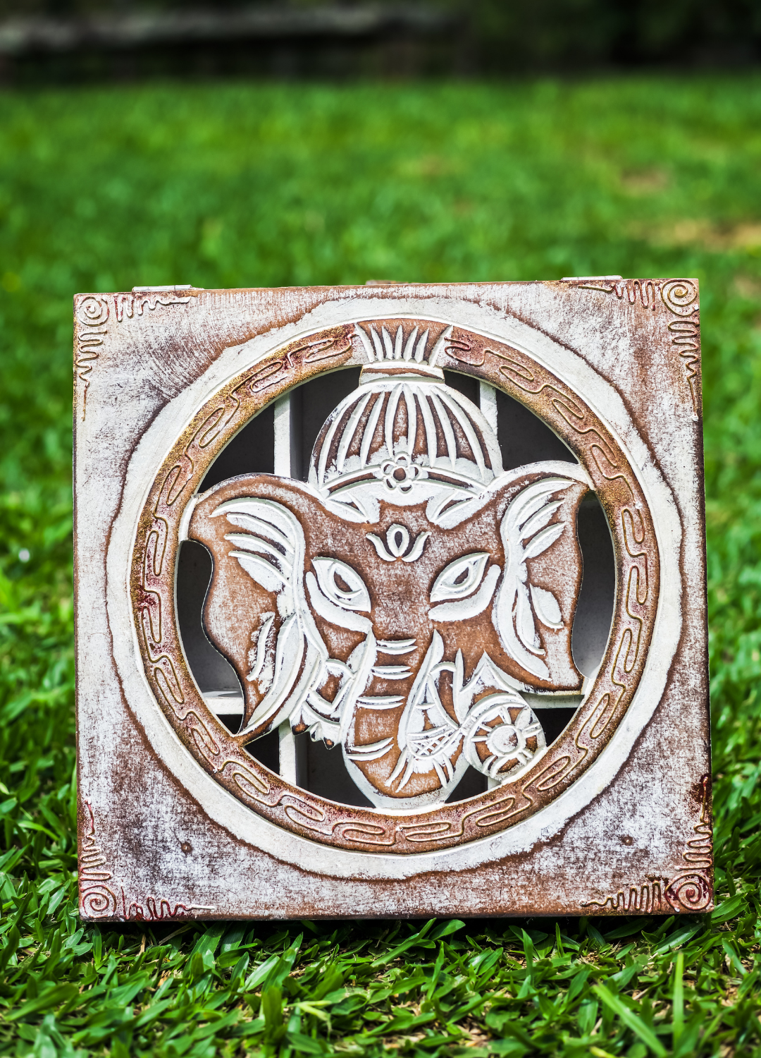 CAIXA COM DIVISÓRIAS GANESHA – ORGANIZAÇÃO E PROTEÇÃO ESPIRITUAL