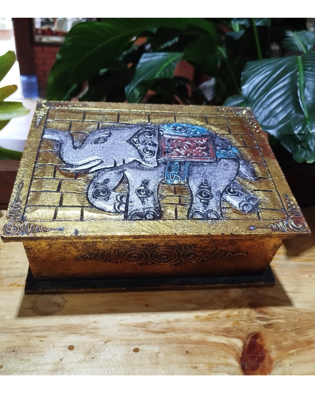 CAIXA DECORATIVA ELEFANTE – FEITA À MÃO EM BALI