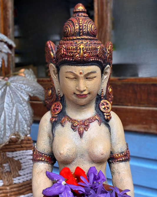 PUSPA EM RESINA – ESCULTURA BALINESA DE OFERENDA