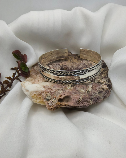 BRACELETE CUFF LARGO DOIS RISCOS EM PRATA 925 – FEITO À MÃO EM BALI