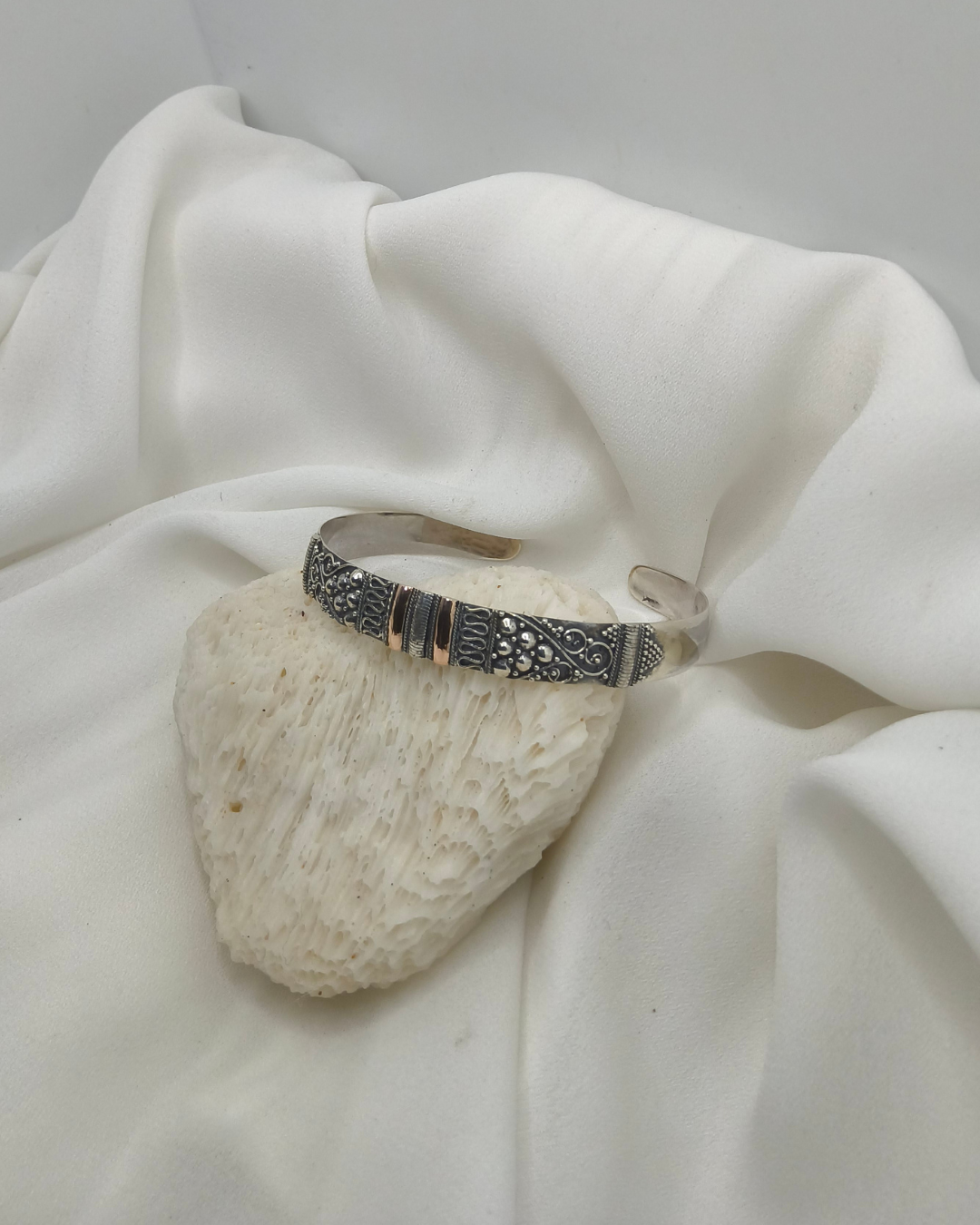 BRACELETE CUFF TRÊS TRAÇOS FILIGRANA PRATA & OURO 925 – FEITO À MÃO EM BALI
