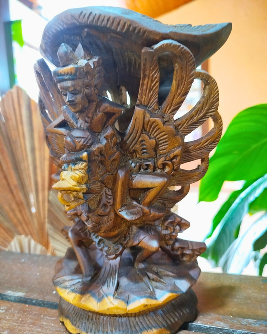 VISHNU E GARUDA – ESCULTURA BALINESA EM MADEIRA ENTALHADA À MÃO