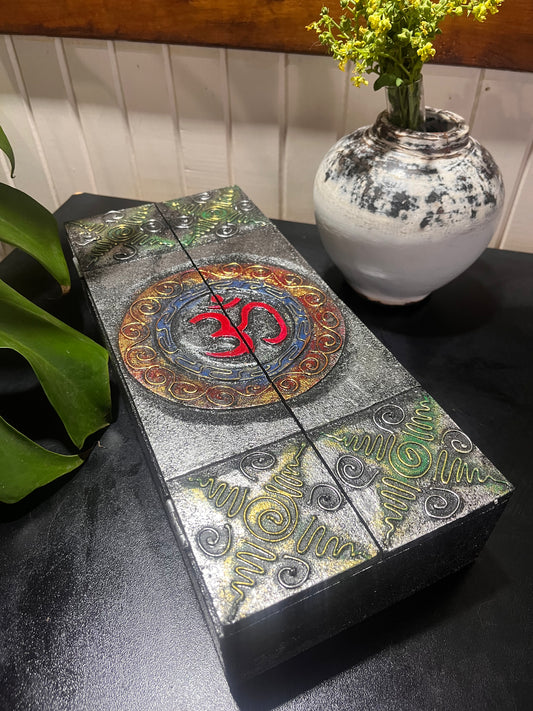 CAIXA OM DECORATIVA PARA INCENSOS E OBJETOS – FEITA À MÃO EM BALI