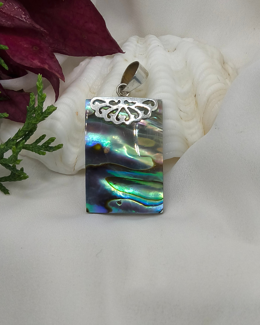 PINGENTE RETÂNGULO ABALONE EM PRATA 925 – ELEGÂNCIA NATURAL