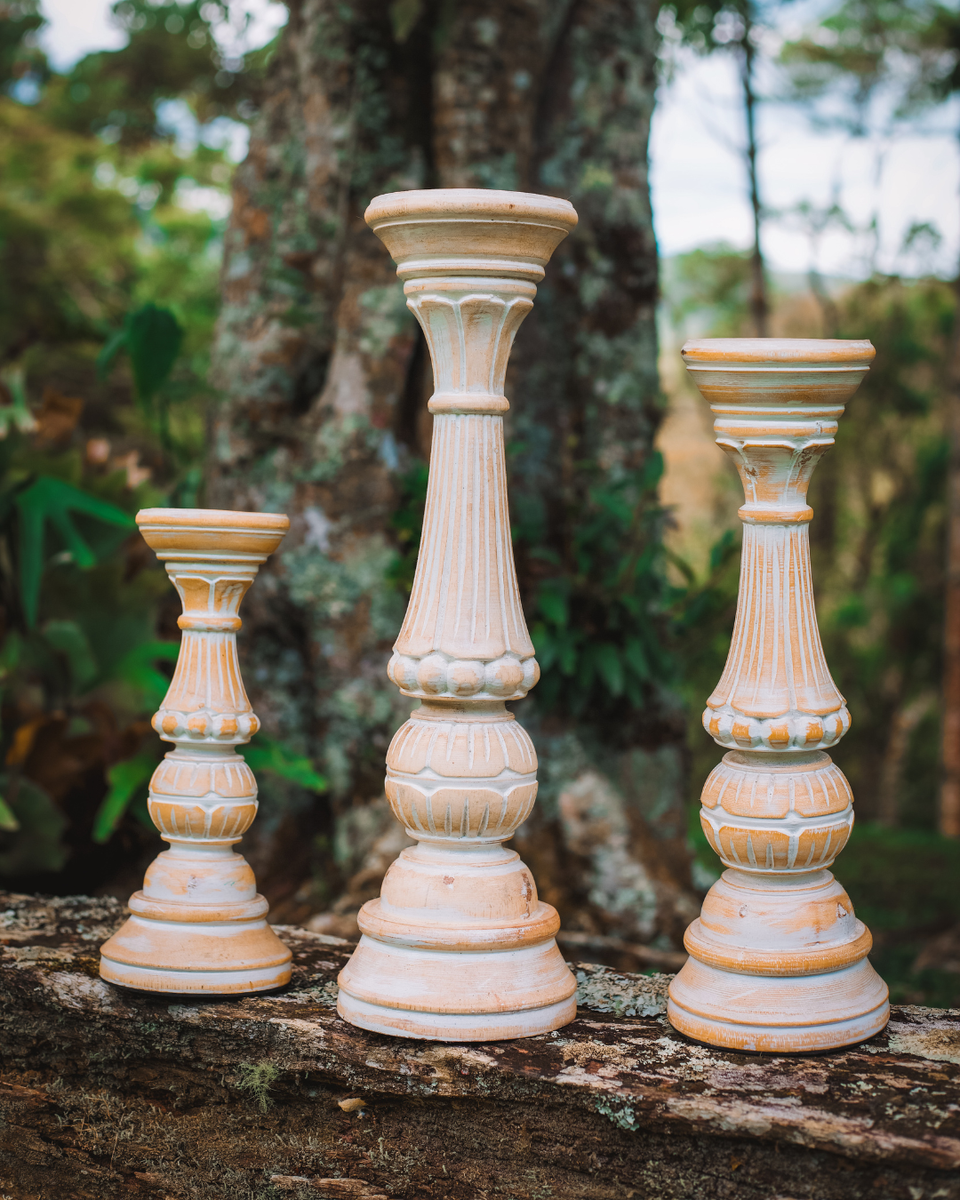 SUPORTE PARA VELAS MELASTI EM MADEIRA – DECORAÇÃO ARTESANAL ATEMPORAL