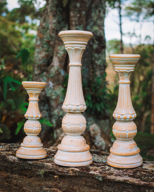 SUPORTE PARA VELAS MELASTI EM MADEIRA – DECORAÇÃO ARTESANAL ATEMPORAL