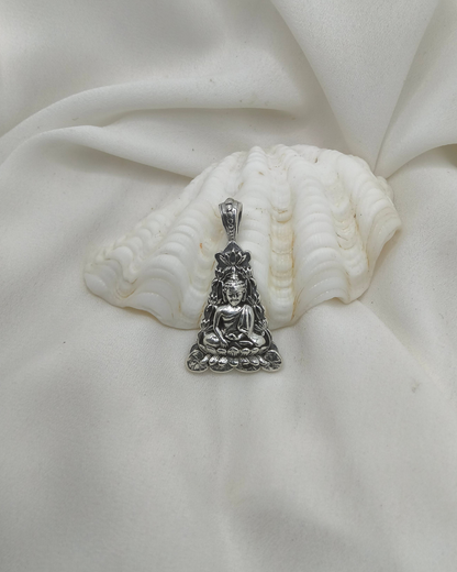 PINGENTE BUDA MEDITANDO EM PRATA 925 – EQUILÍBRIO E PAZ INTERIOR