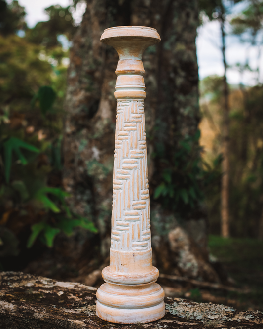 SUPORTE PARA VELAS BUKIT EM MADEIRA – ESTILO NATURAL E ARTESANAL