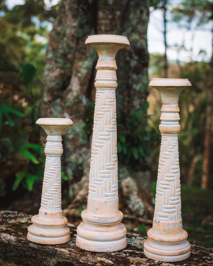 SUPORTE PARA VELAS BUKIT EM MADEIRA – ESTILO NATURAL E ARTESANAL