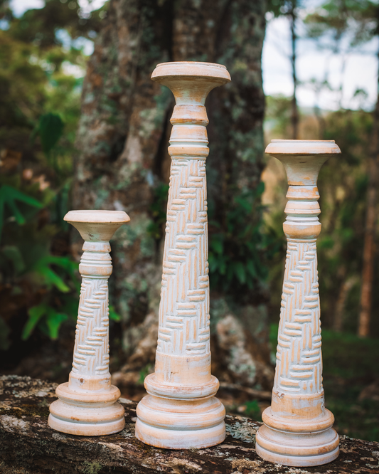 SUPORTE PARA VELAS BUKIT EM MADEIRA – ESTILO NATURAL E ARTESANAL