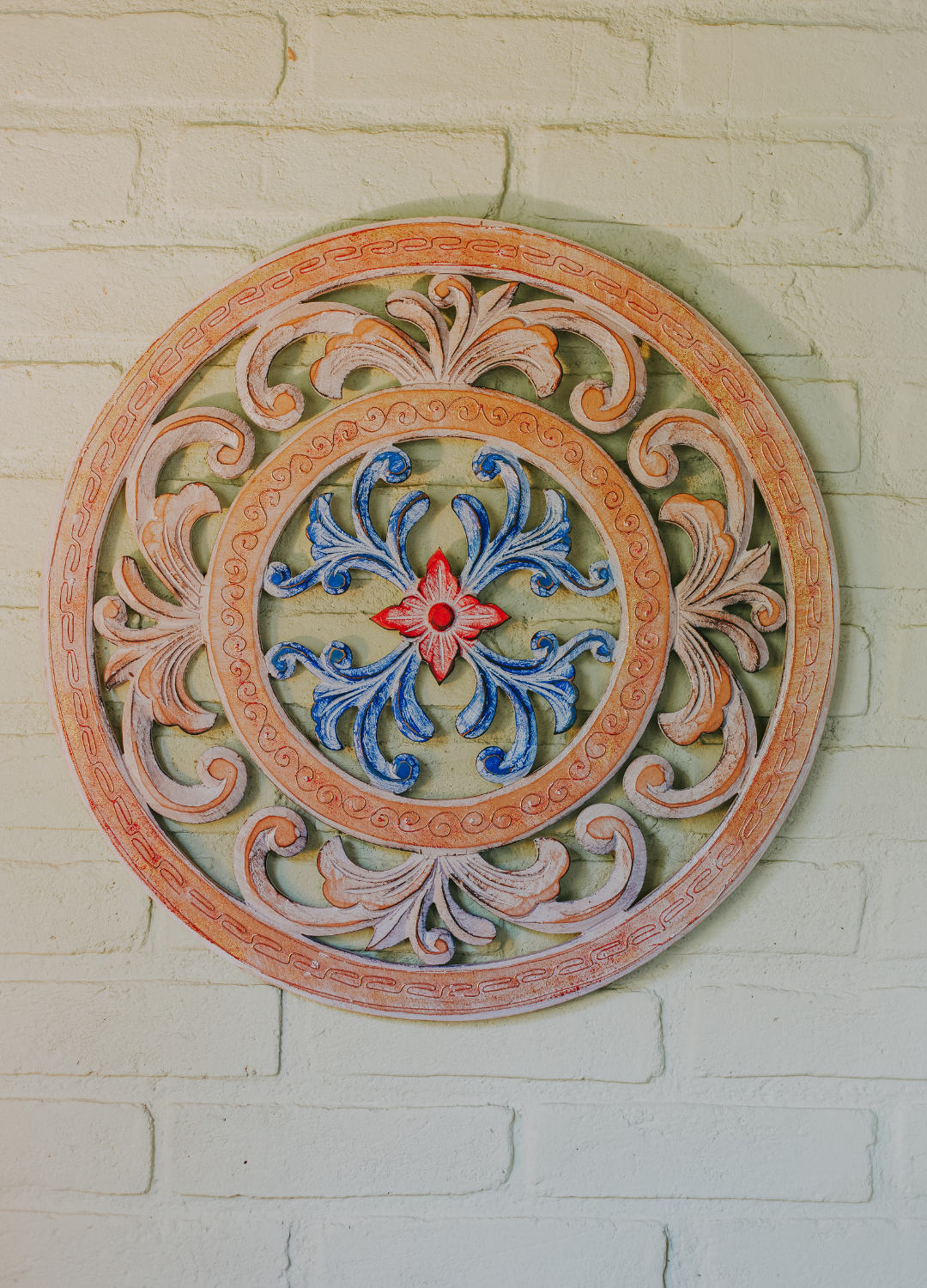 MANDALA MDF PÁTINA AZUL E VERMELHA – DECORAÇÃO ESPIRITUAL CONTEMPORÂNEA