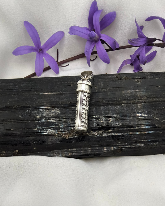 PINGENTE AROMATERAPIA BOLINHAS EM PRATA 925 – DELICADEZA E BEM-ESTAR