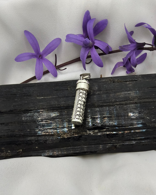 PINGENTE AROMATERAPIA BOLINHAS EM PRATA 925 – DELICADEZA E BEM-ESTAR