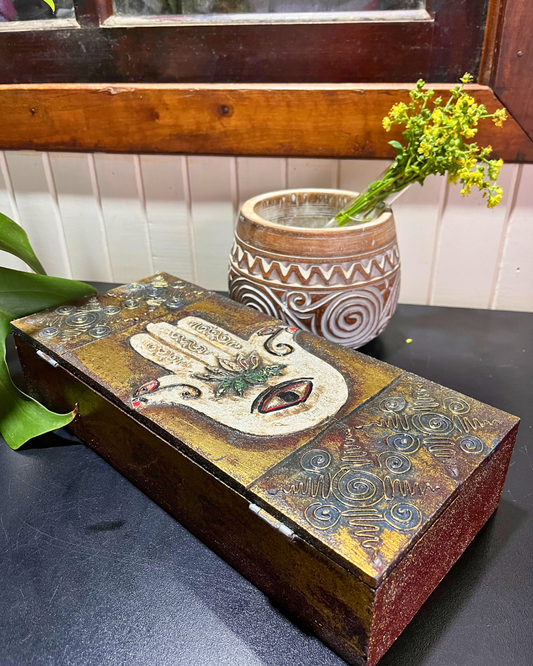 CAIXA MÃO HAMSA DECORATIVA PARA INCENSOS – FEITA À MÃO EM BALI