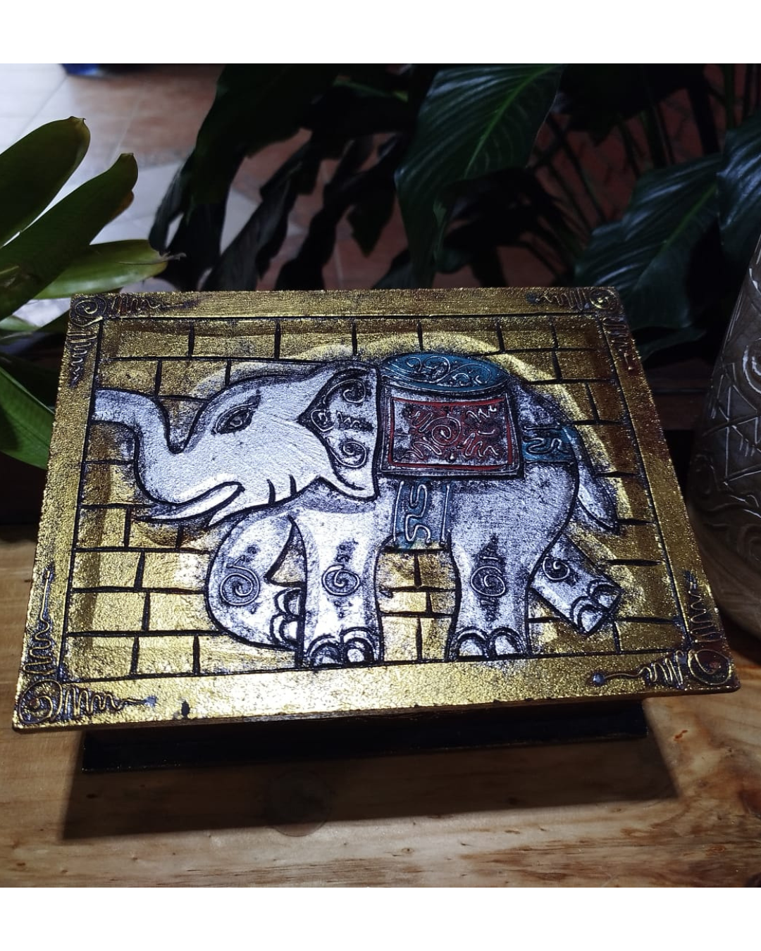 CAIXA DECORATIVA ELEFANTE – FEITA À MÃO EM BALI