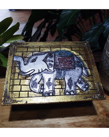 CAIXA DECORATIVA ELEFANTE – FEITA À MÃO EM BALI