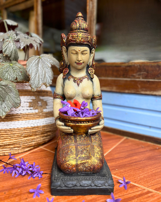 PUSPA EM RESINA – ESCULTURA BALINESA DE OFERENDA