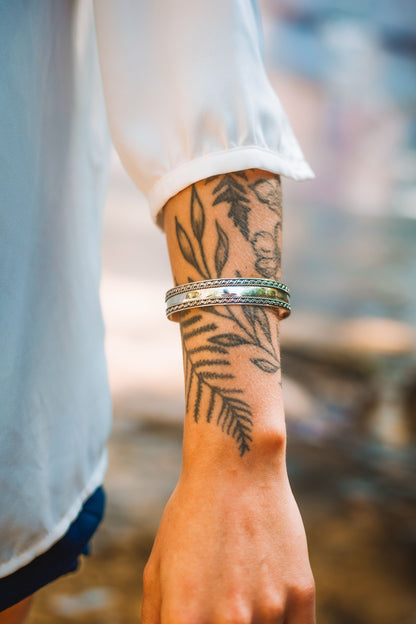BRACELETE CUFF LARGO DOIS RISCOS EM PRATA 925 – FEITO À MÃO EM BALI