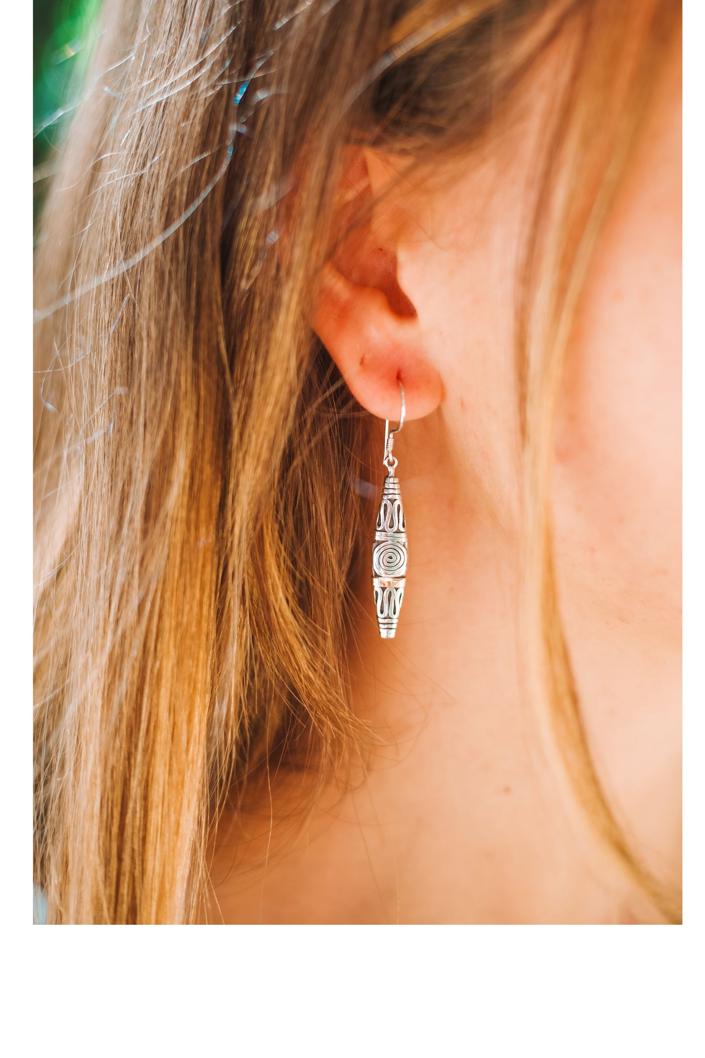 BRINCO TRIBAL PRATA COM OURO – ESTILO MARCANTE