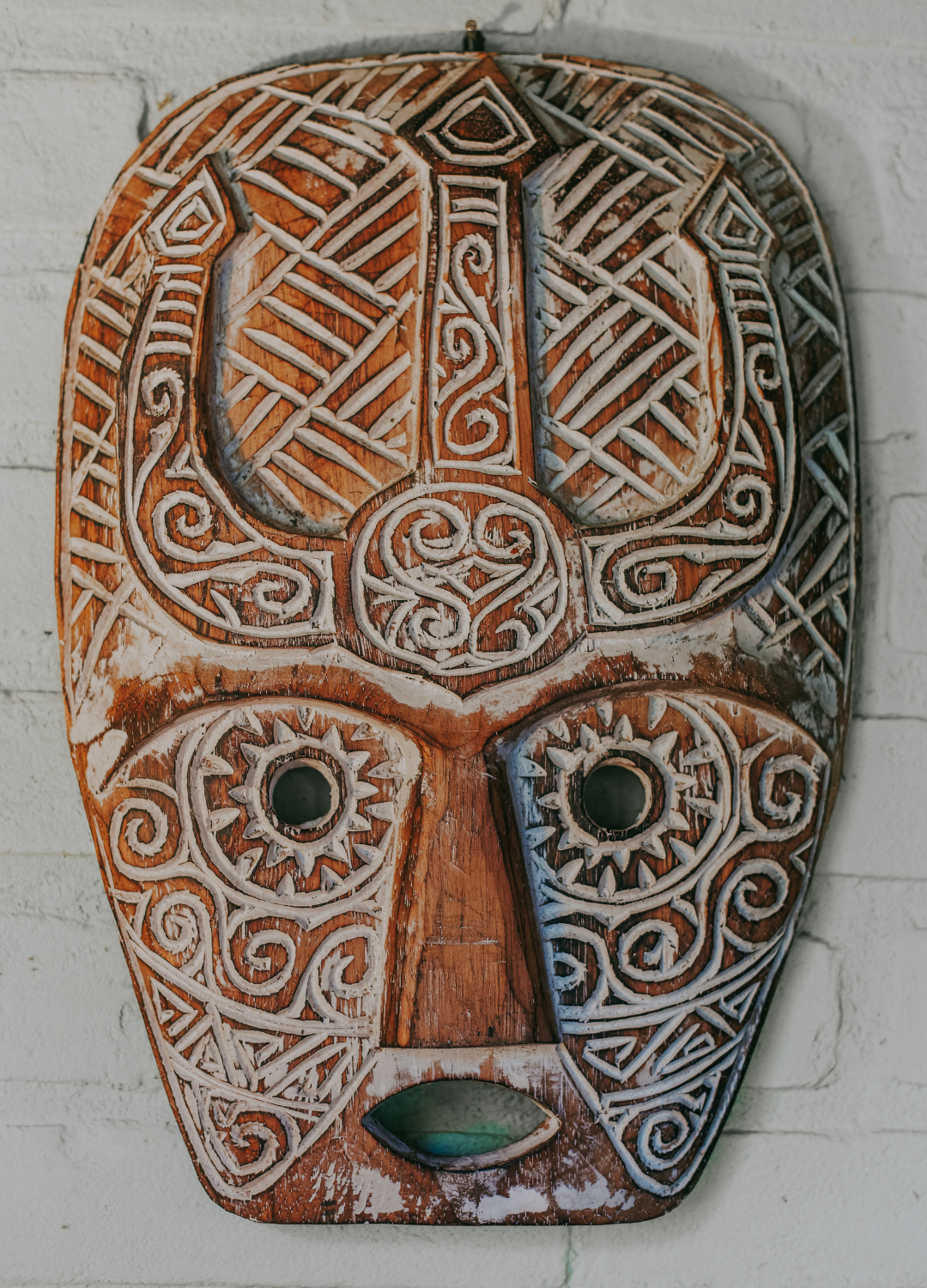 MÁSCARA TIMOR TRIBAL – ARTE ANCESTRAL EM MADEIRA