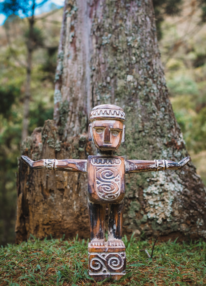 ESTÁTUA PRIMITIVA TIMOR – ARTE TRIBAL DE PROTEÇÃO E ANCESTRALIDADE