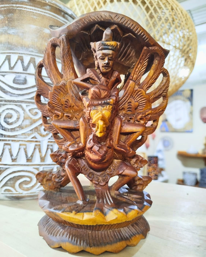 VISHNU E GARUDA – ESCULTURA BALINESA EM MADEIRA ENTALHADA À MÃO