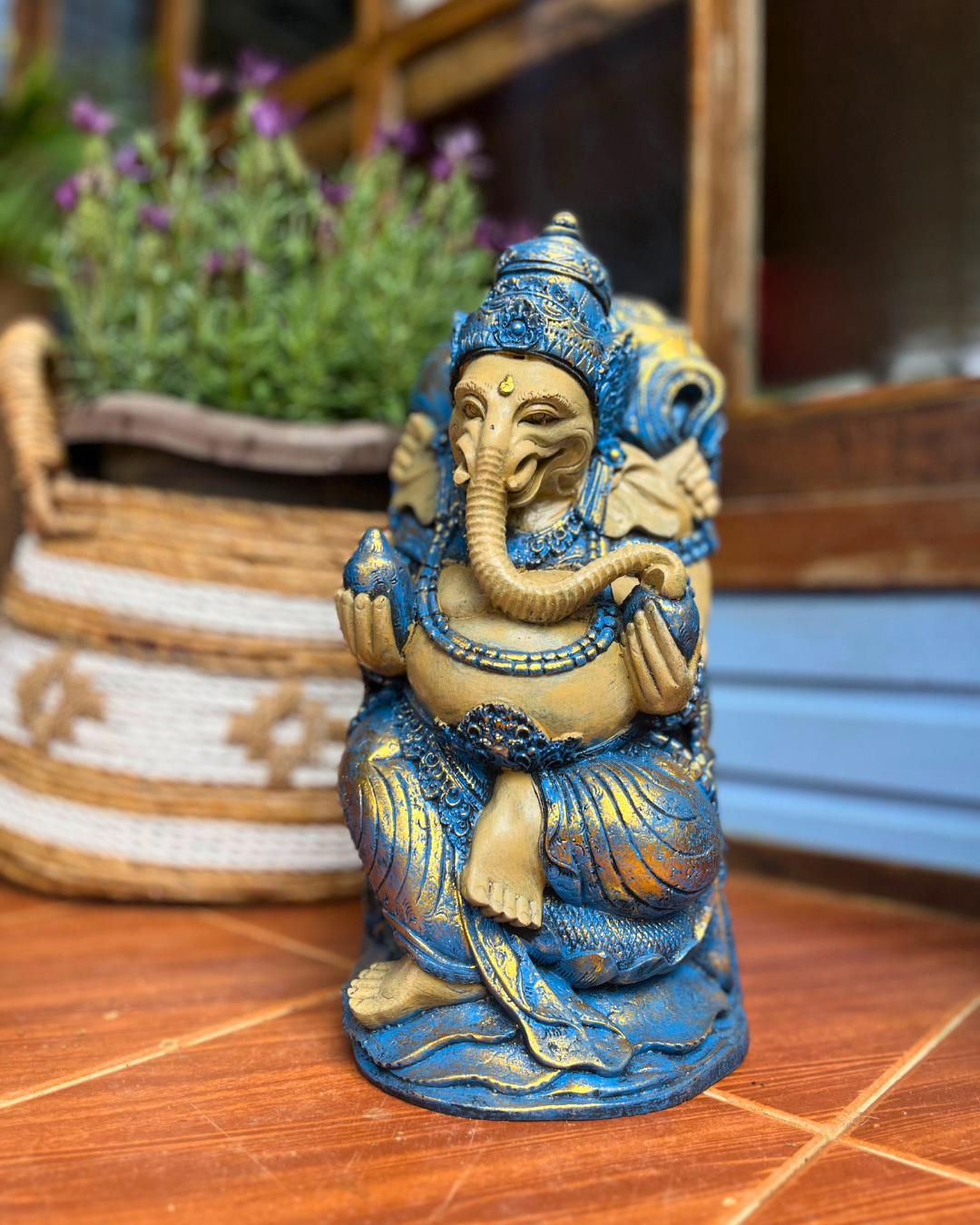 GANESHA EM PÉ – ESCULTURA EM RESINA BALINESA ÚNICA DE PROSPERIDADE E SABEDORIA