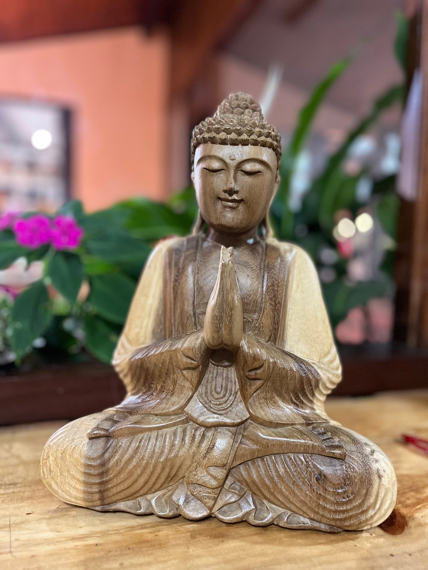 BUDA SIDARTA ANJALI MUDRA – ESCULTURA BALINESA EM MADEIRA ENTALHADA À MÃO