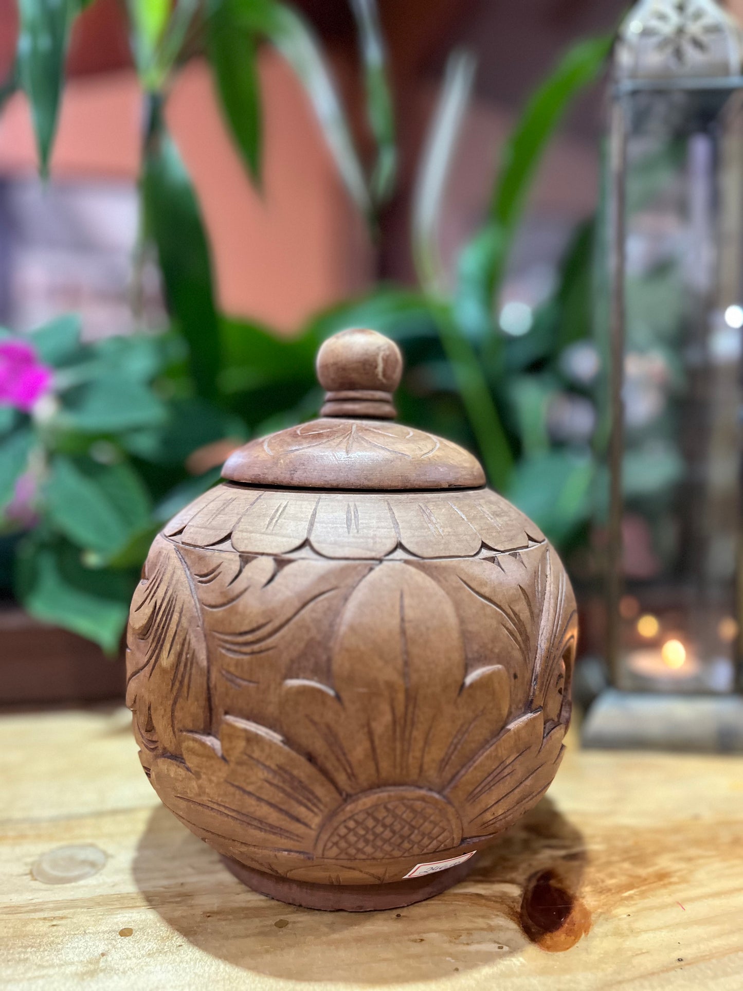 CACHEPÔ KUTA – PEÇA DECORATIVA BALINESA EM MADEIRA ENTALHADA À MÃO