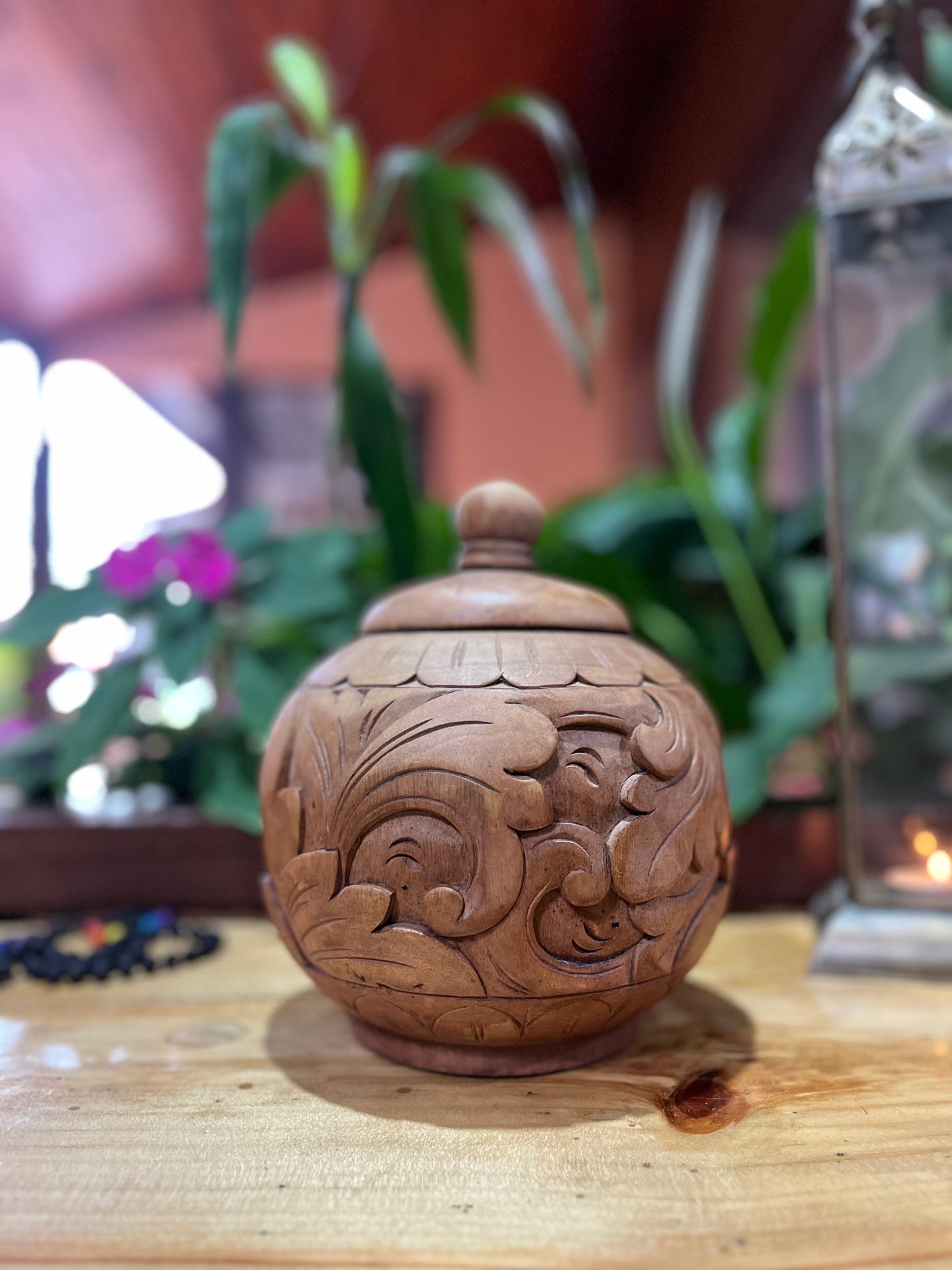 CACHEPÔ KUTA – PEÇA DECORATIVA BALINESA EM MADEIRA ENTALHADA À MÃO