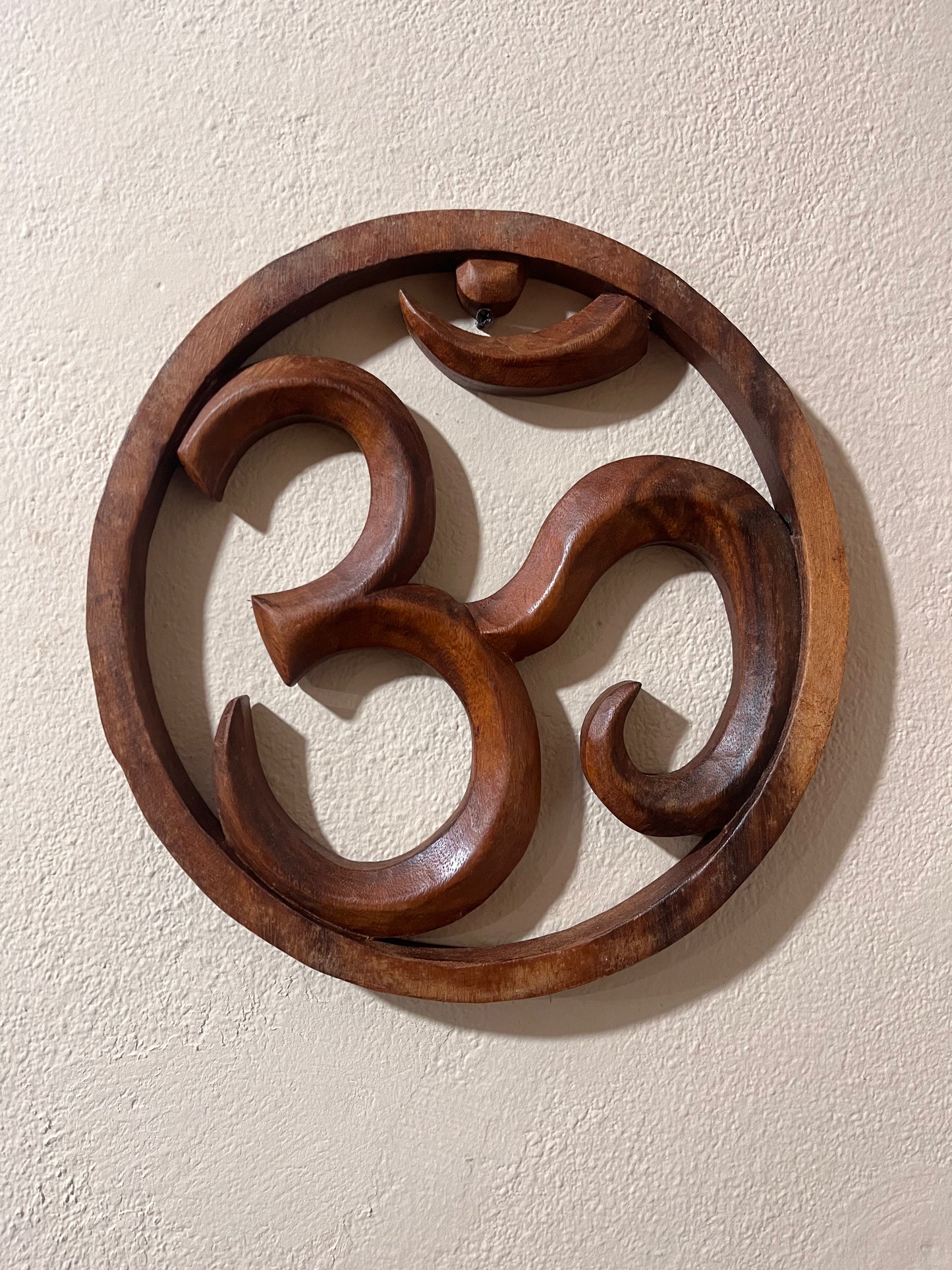 MANDALA OM EM MADEIRA ENTALHADA PARA DECORAÇÃO DE PAREDE