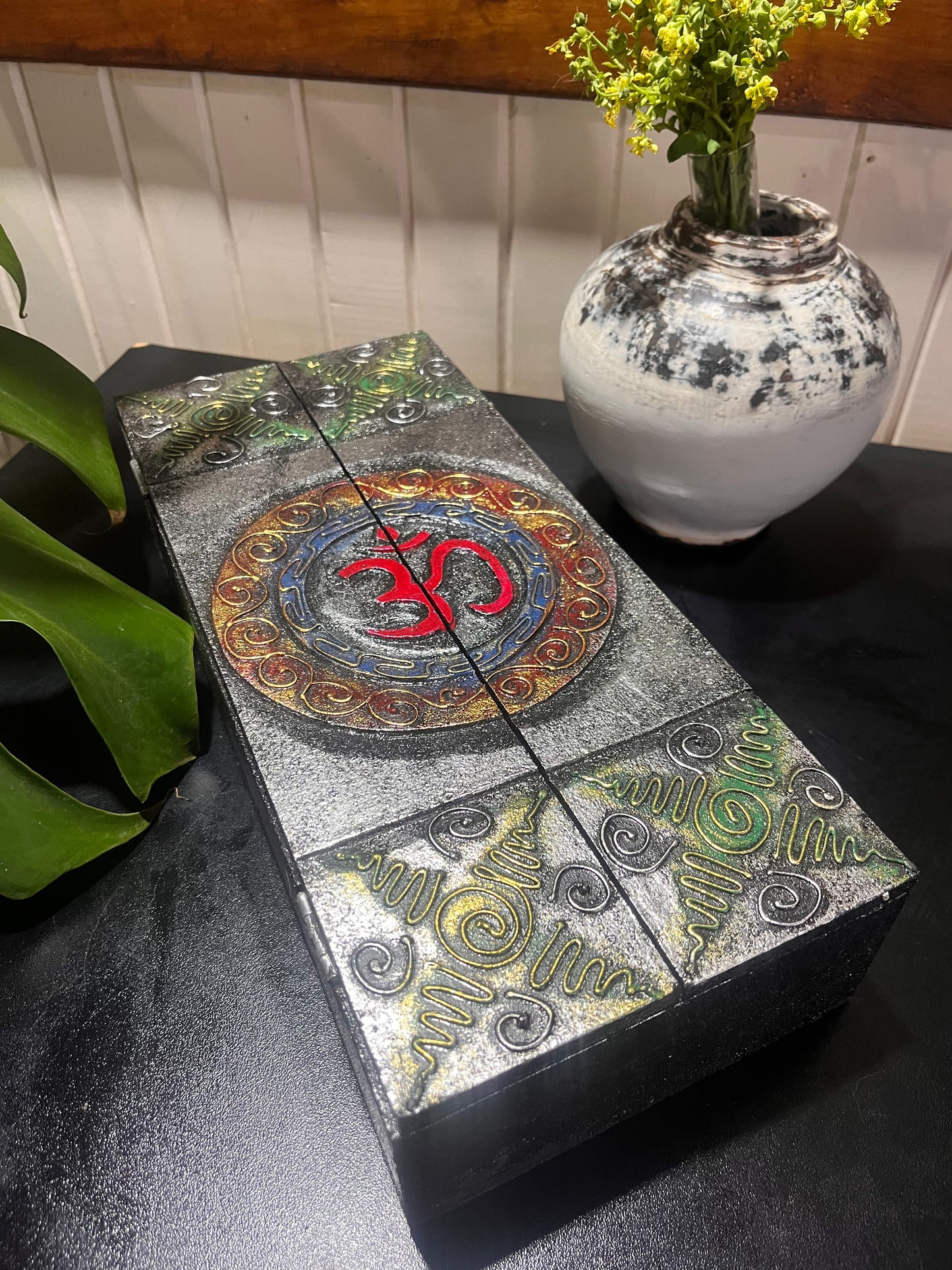 CAIXA OM DECORATIVA PARA INCENSOS E OBJETOS – FEITA À MÃO EM BALI