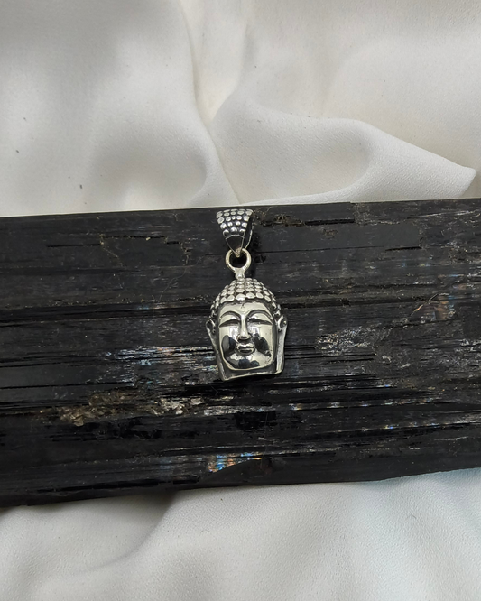 PINGENTE CABEÇA DE BUDA EM PRATA 925 – JOIA ESPIRITUAL DE PROTEÇÃO