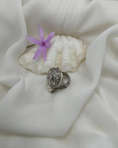 PINGENTE RELICÁRIO REDONDO COM QUARTZO ROSA EM PRATA 925