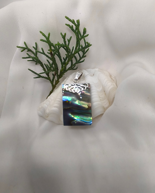 PINGENTE RETÂNGULO ABALONE EM PRATA 925 – ELEGÂNCIA NATURAL