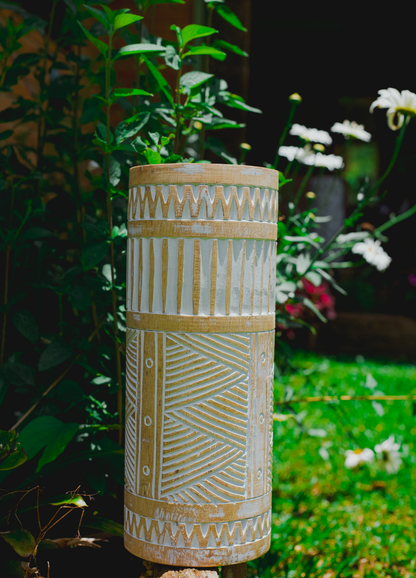 VASO TUBO PAPUA – DESIGN TRIBAL MINIMALISTA E ELEGANTE