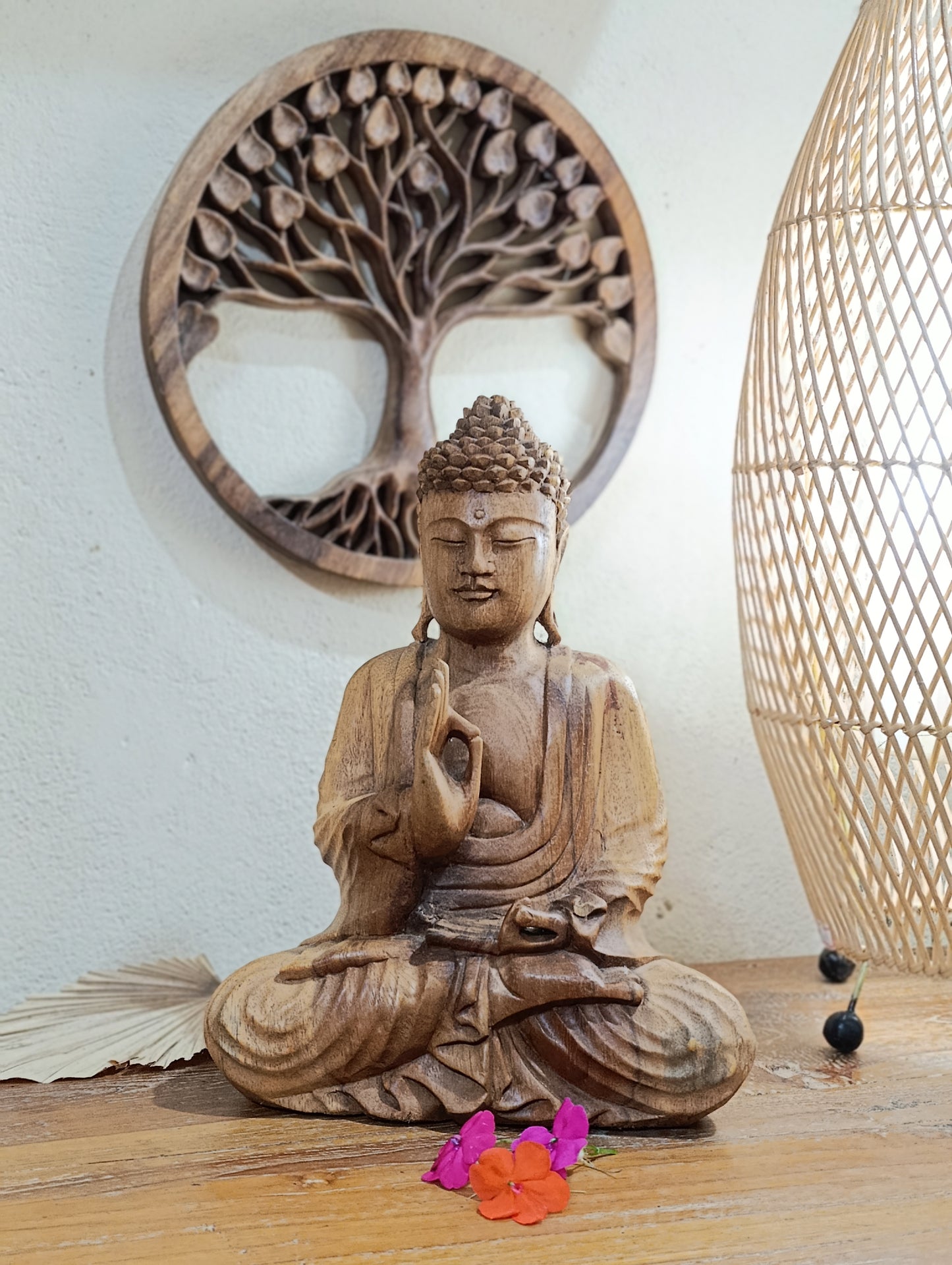 BUDA VITARKA MUDRA – ESCULTURA BALINESA EM MADEIRA ENTALHADA À MÃO