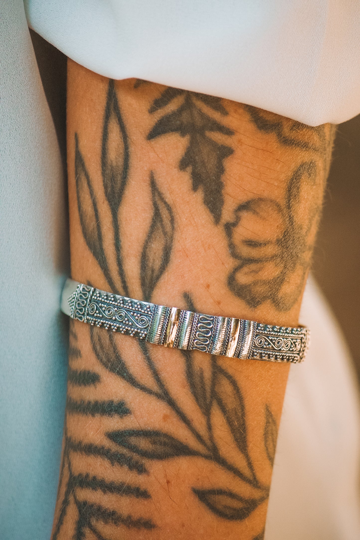 BRACELETE CUFF COBRINHA PRATA & OURO 925 – FEITO À MÃO EM BALI